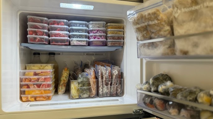 Freezer organizado com alimentos prontos e pizzas La Vecchia Forneria